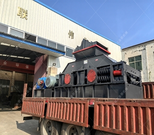 1208型單臺半自動(dòng)液壓對輥制砂機(jī)發(fā)貨圖片